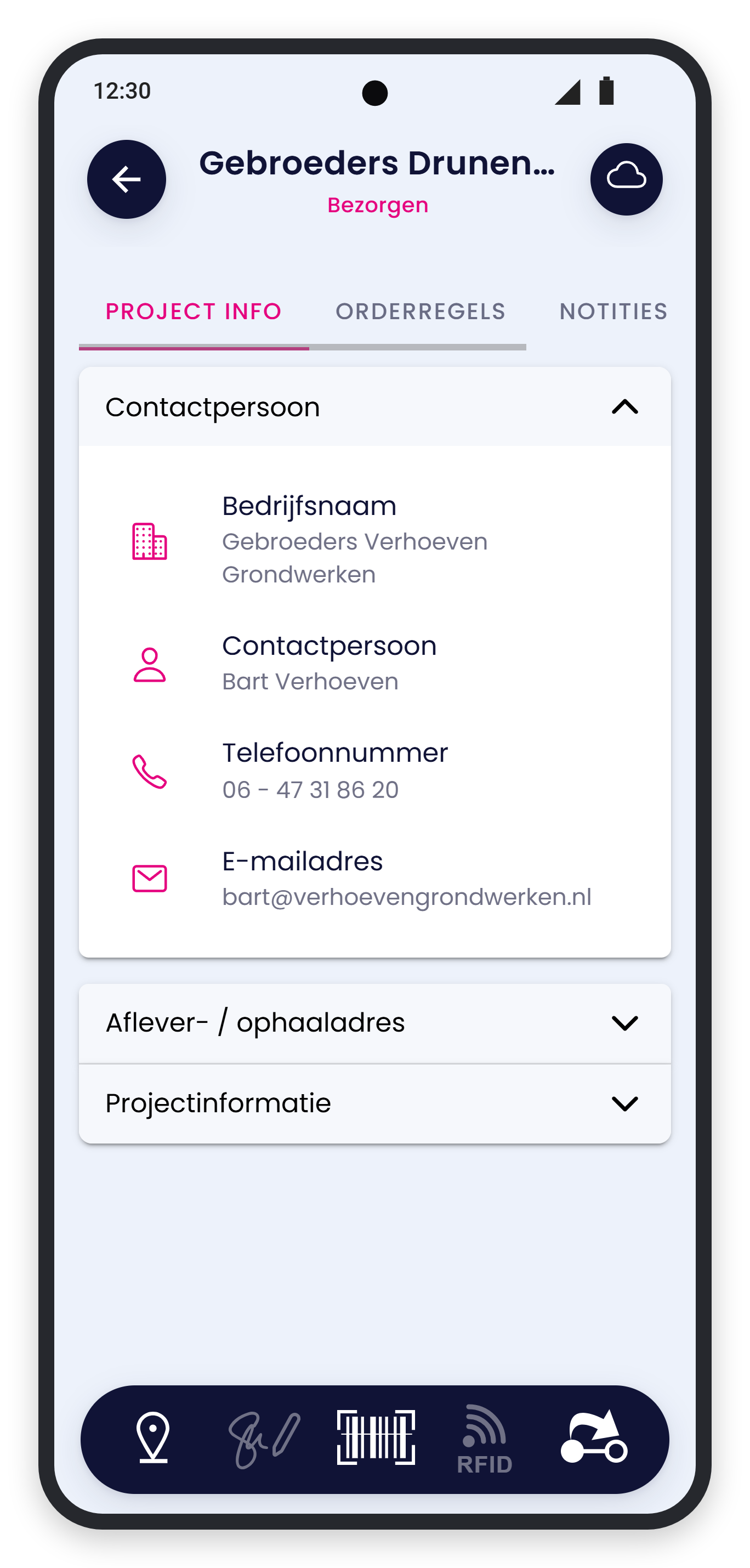 Project open op Project info met Contactpersoon en onderin de knoppen