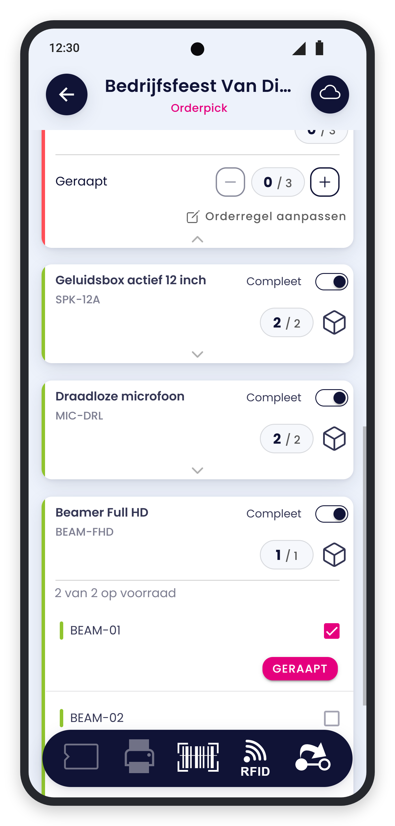 Na het bevestigen staan Geluidsbox en Draadloze microfoon op 2 / 2 en Compleet